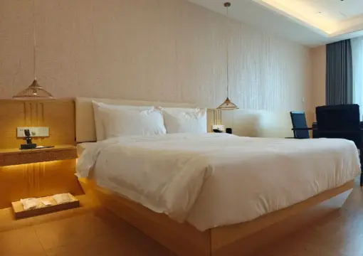 Smart Queen Bed Room